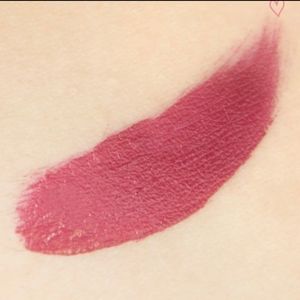 MEET MATT(E) HUGHES
Long Lasting Liquid Lipstick